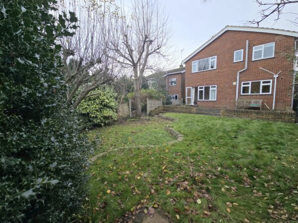 Truro Gardens, Luton, LU3