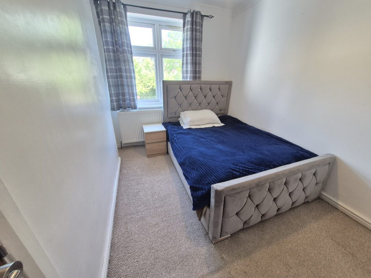 Southend Arterial Road, HORNCHURCH, RM11