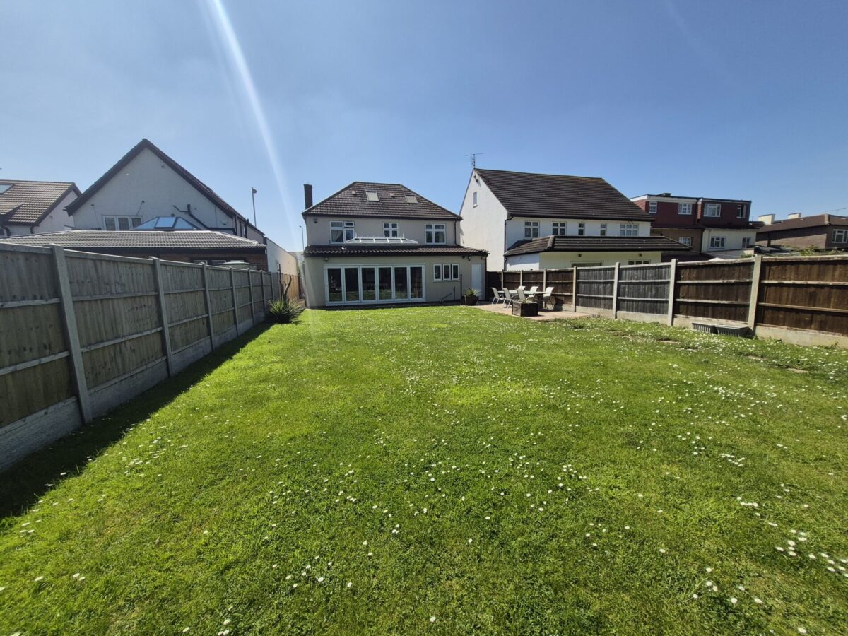 Southend Arterial Road, HORNCHURCH, RM11