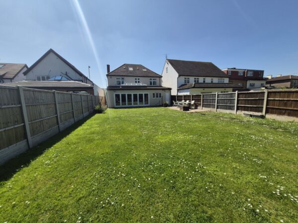 Southend Arterial Road, HORNCHURCH, RM11