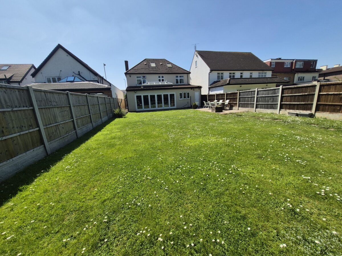 Southend Arterial Road, HORNCHURCH, RM11