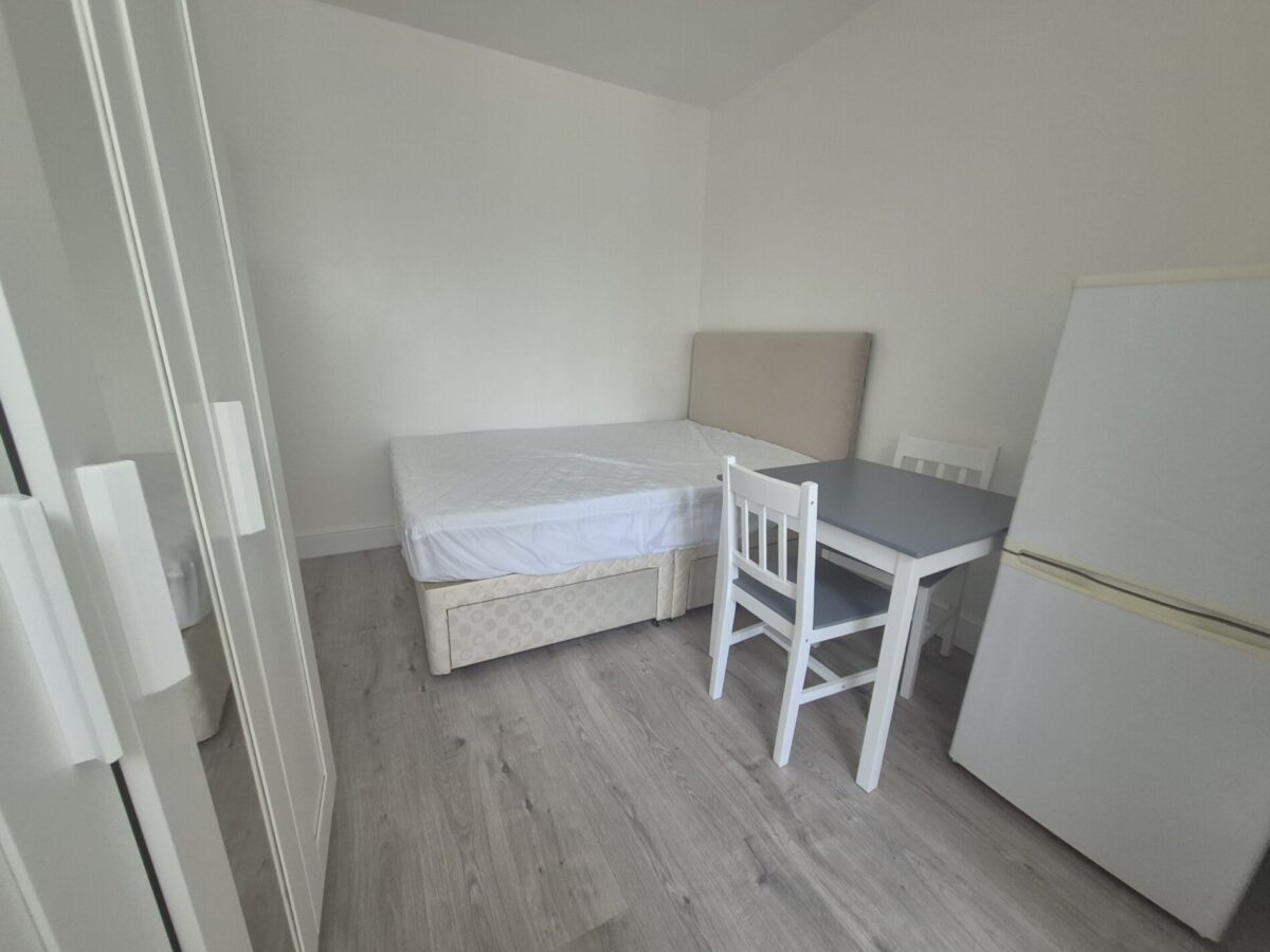 Gainsborough Gardens, Edgware, HA8