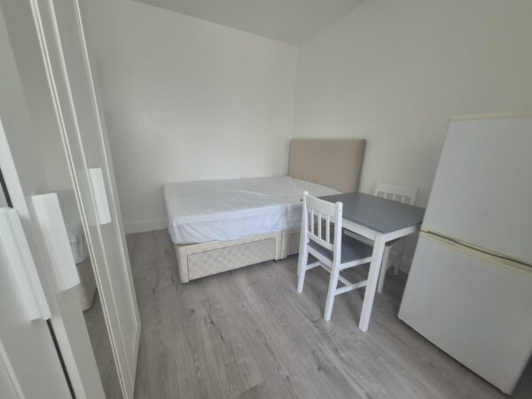 Gainsborough Gardens, Edgware, HA8