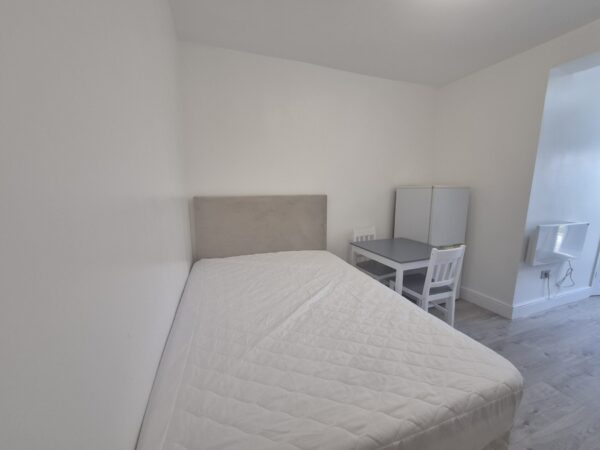 Gainsborough Gardens, Edgware, HA8