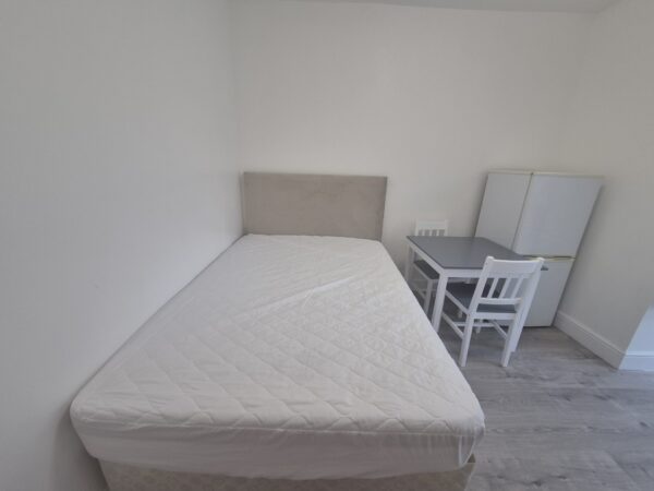 Gainsborough Gardens, Edgware, HA8