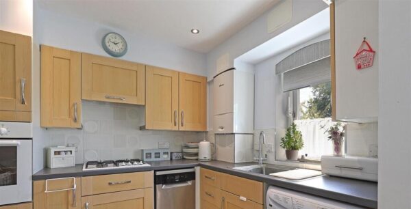 Village way, Ilford, IG6 1RA
