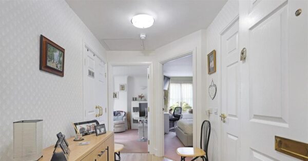 Village way, Ilford, IG6 1RA