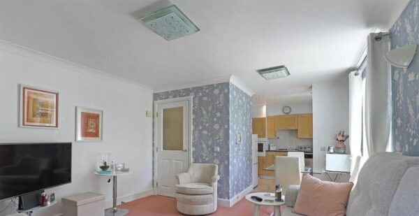 Village way, Ilford, IG6 1RA