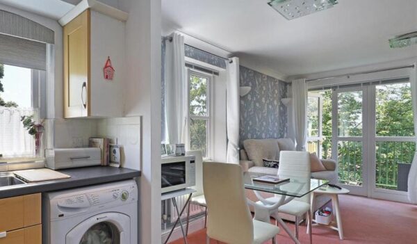 Village way, Ilford, IG6 1RA