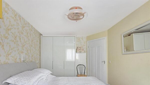 Village way, Ilford, IG6 1RA