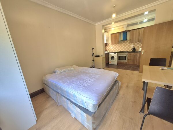 Gunnersbury Avenue W5
