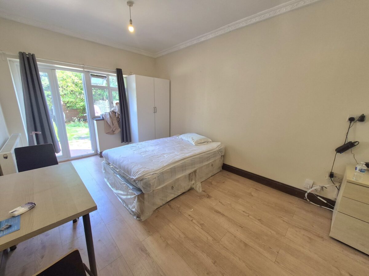 Gunnersbury Avenue W5