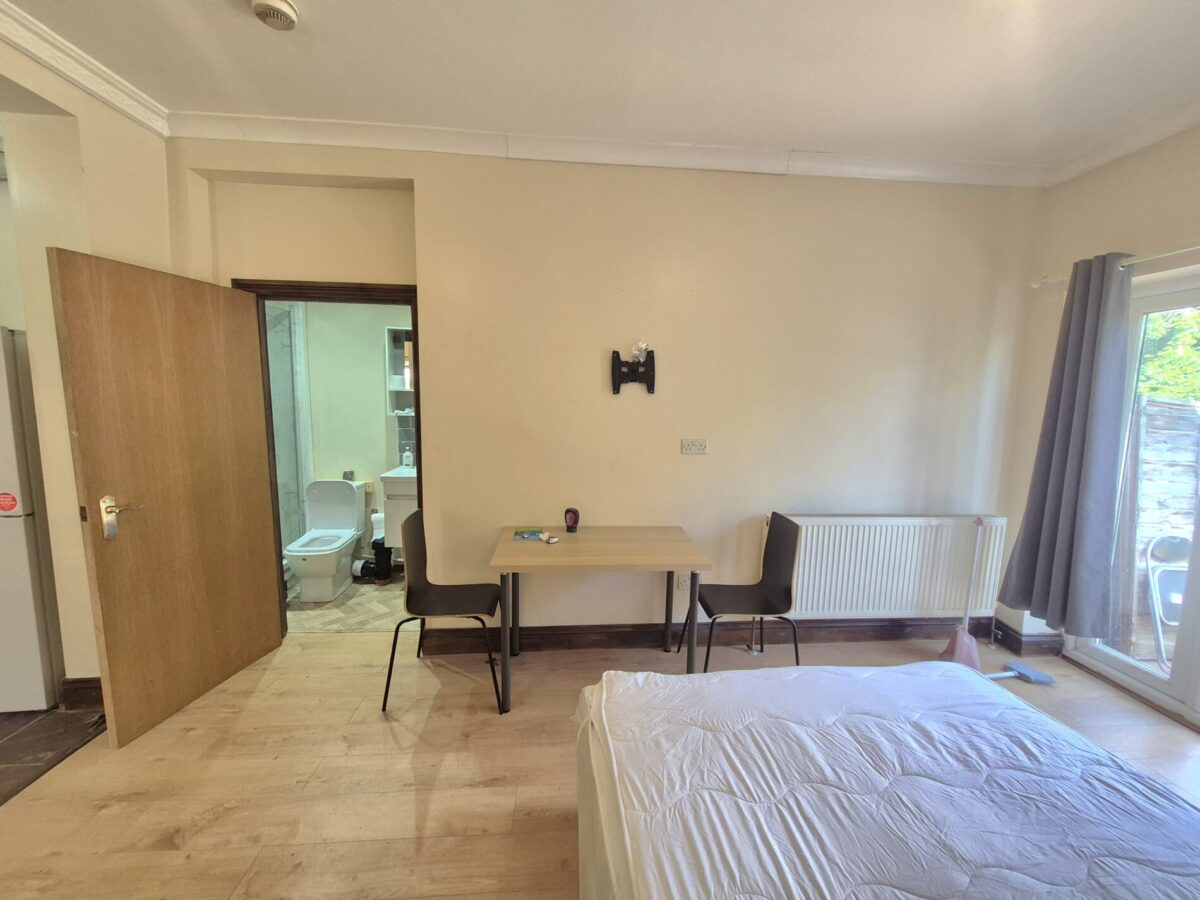 Gunnersbury Avenue W5