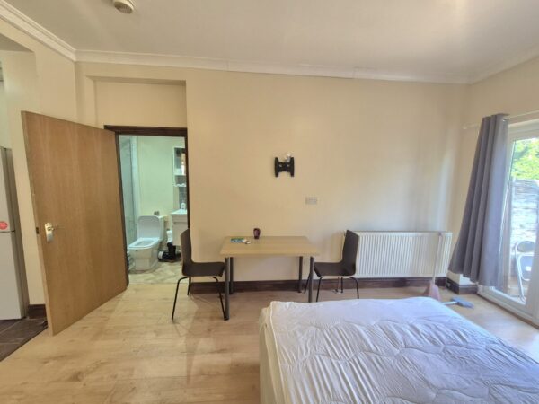 Gunnersbury Avenue W5