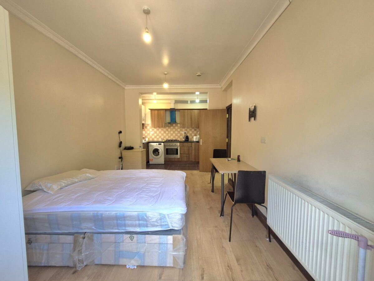 Gunnersbury Avenue W5