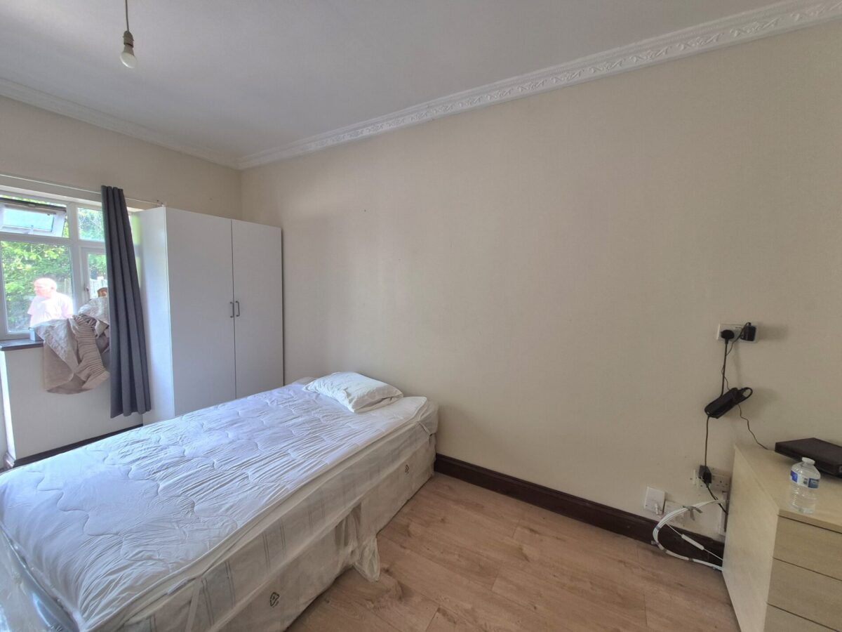Gunnersbury Avenue W5