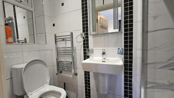 Bowes Road, Acton, W3