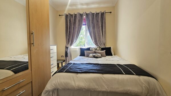 Bowes Road, Acton, W3