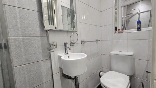Bowes Road, Acton, W3
