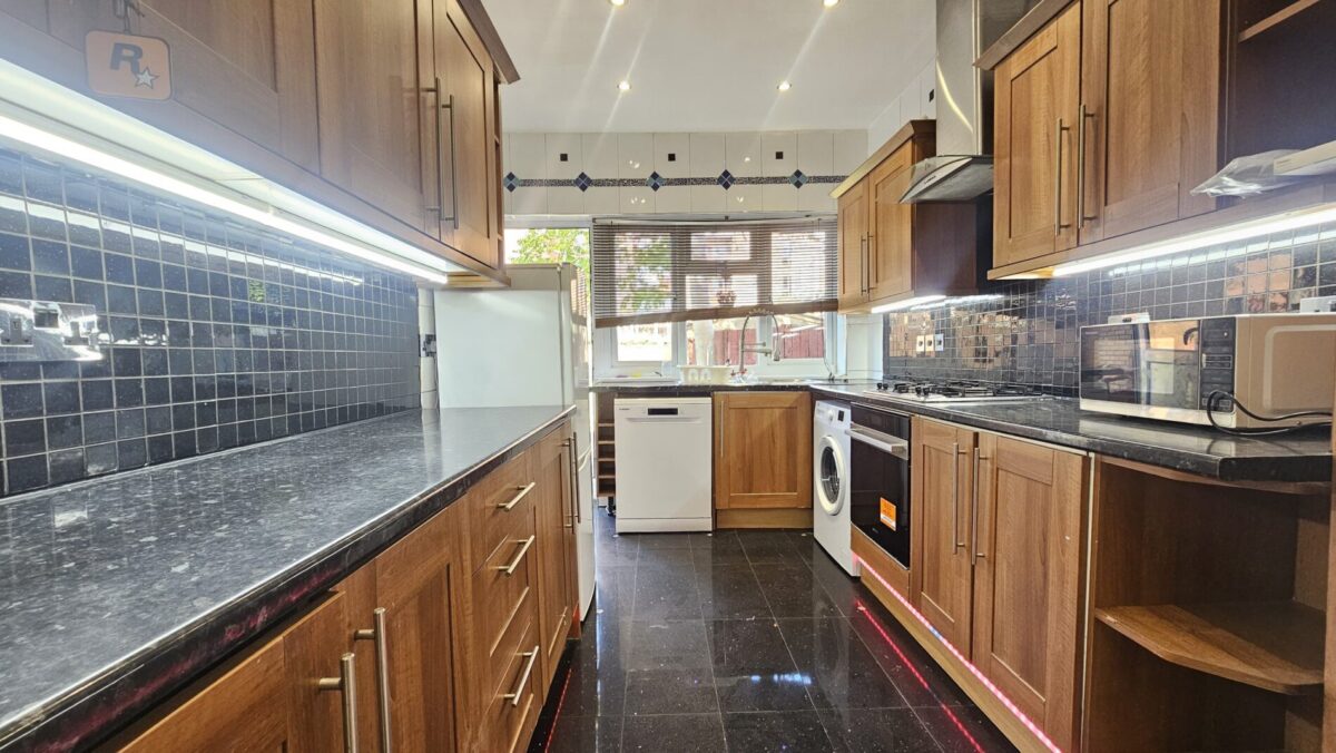 Bowes Road, Acton, W3