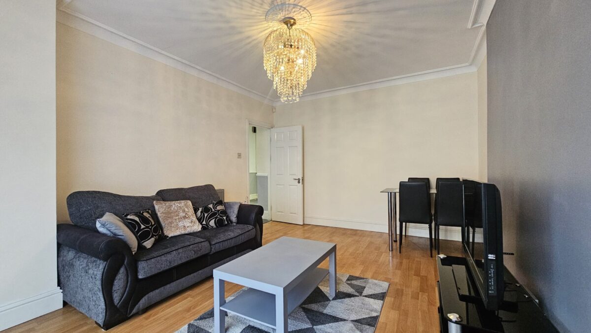 Bowes Road, Acton, W3