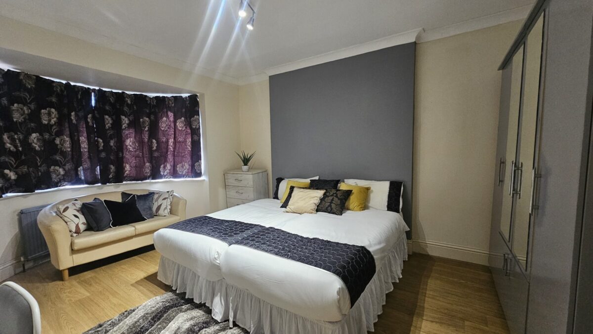 Bowes Road, Acton, W3