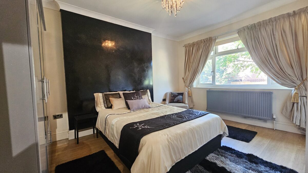 Bowes Road, Acton, W3