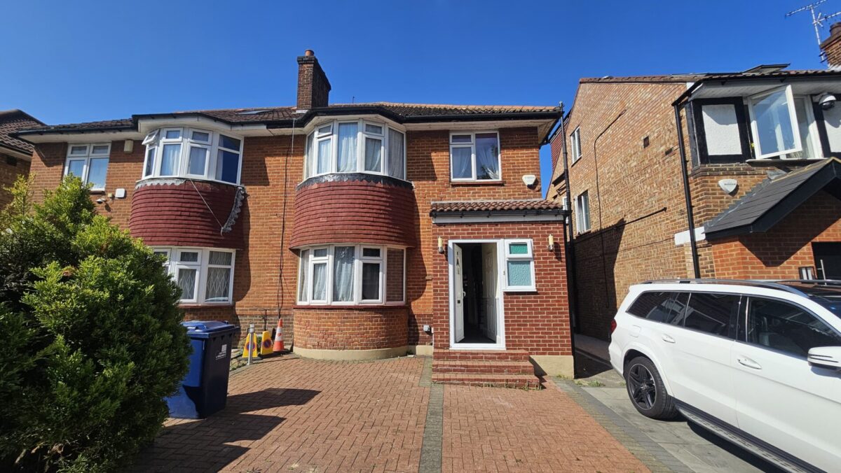 Bowes Road, Acton, W3