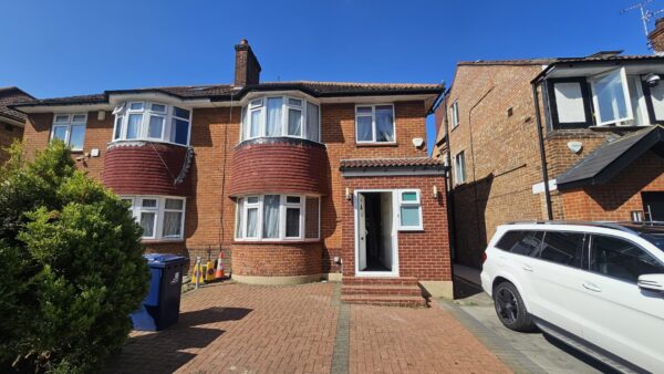 Bowes Road, Acton, W3