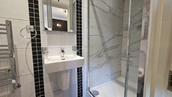 Bowes Road, Acton, W3