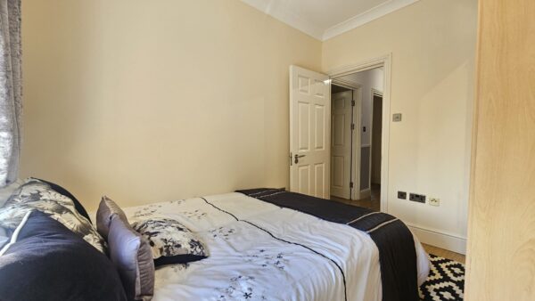 Bowes Road, Acton, W3