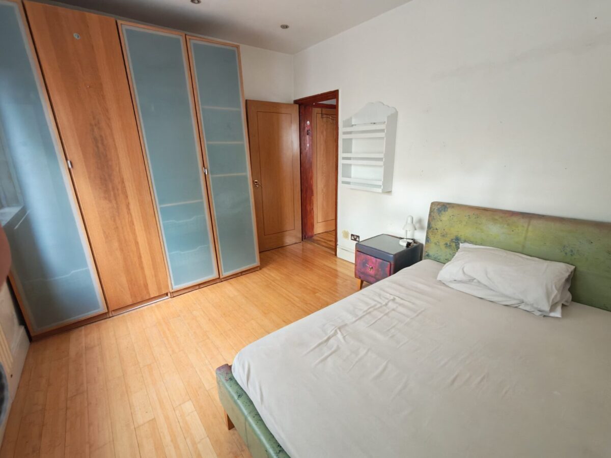 Sutherland Grove SW18 5JL