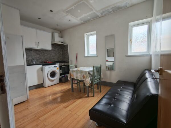 Sutherland Grove SW18 5JL