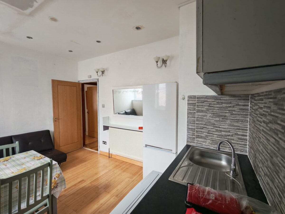 Sutherland Grove SW18 5JL