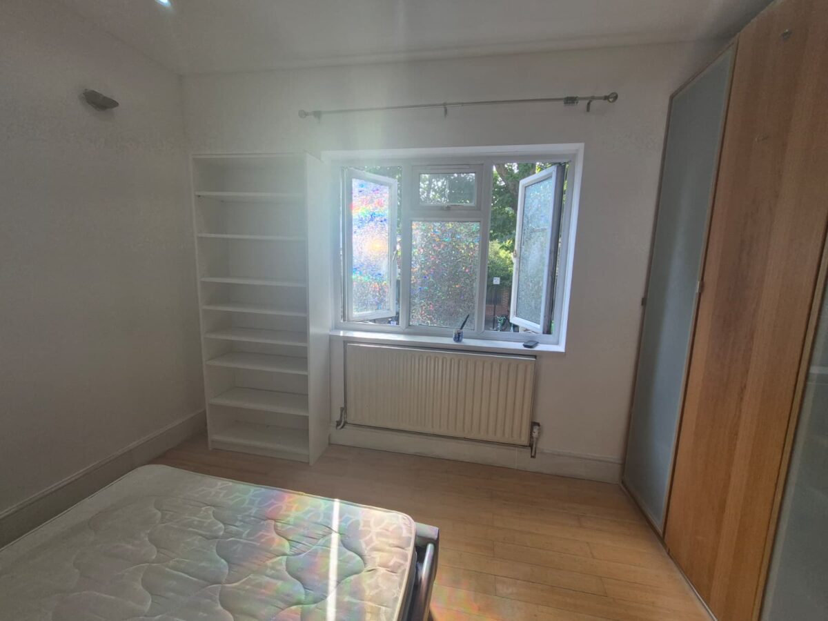 Sutherland Grove SW18 5JL
