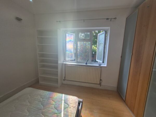 Sutherland Grove SW18 5JL