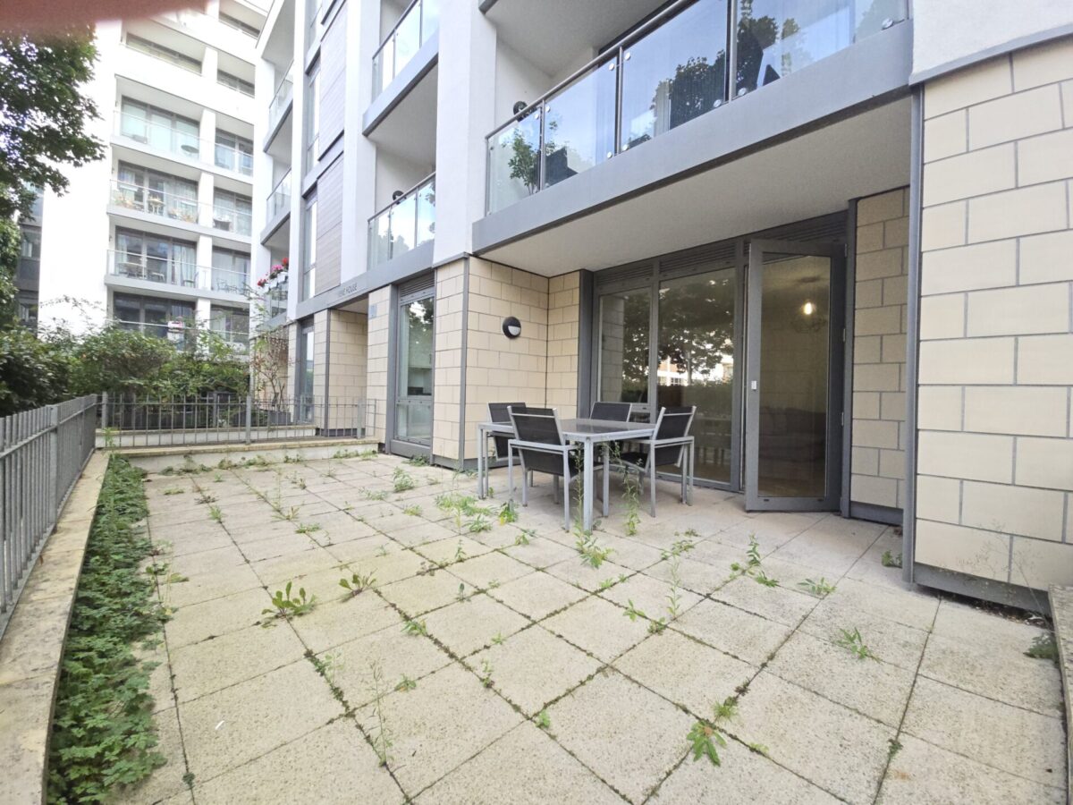 Clayponds Lane Street, TW8