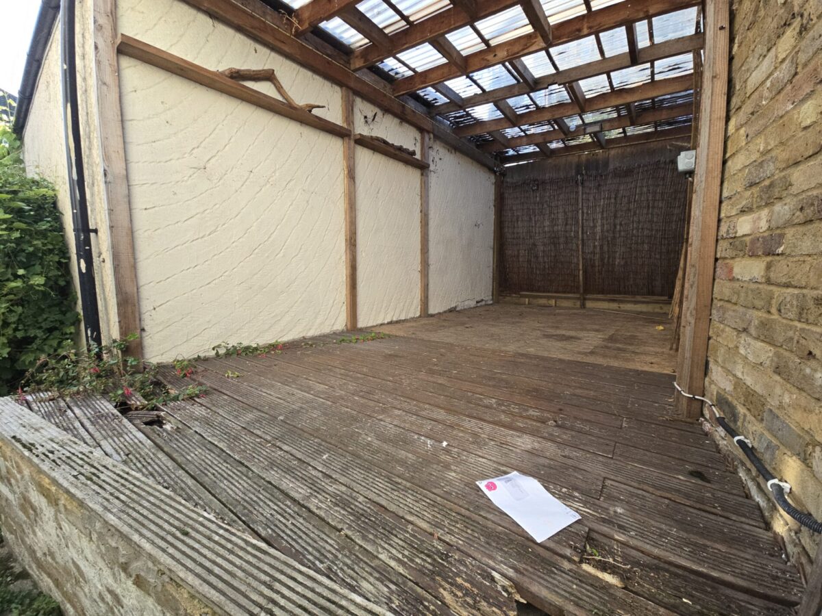 Otterburn Gardens, Isleworth