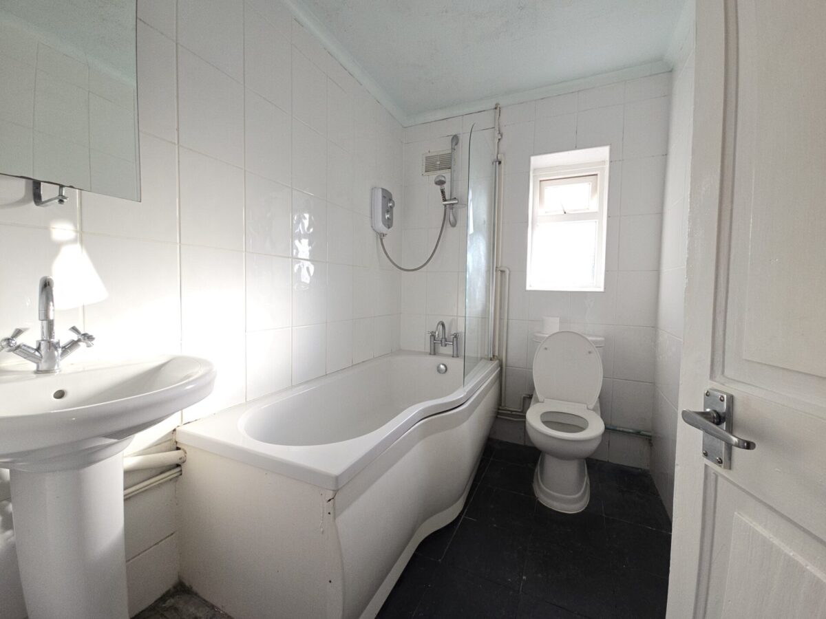 Otterburn Gardens, Isleworth