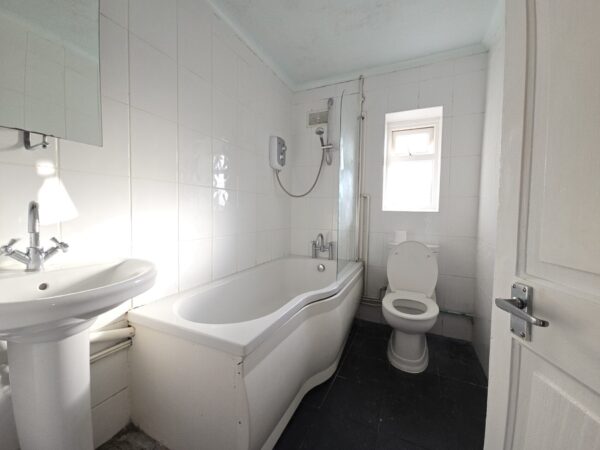 Otterburn Gardens, Isleworth