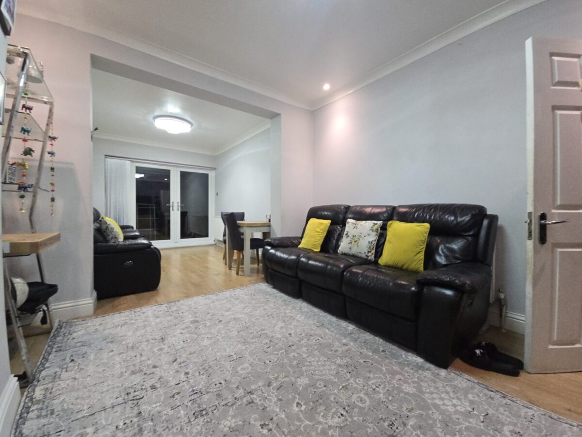 Wimborne Avenue, Hayes, UB4