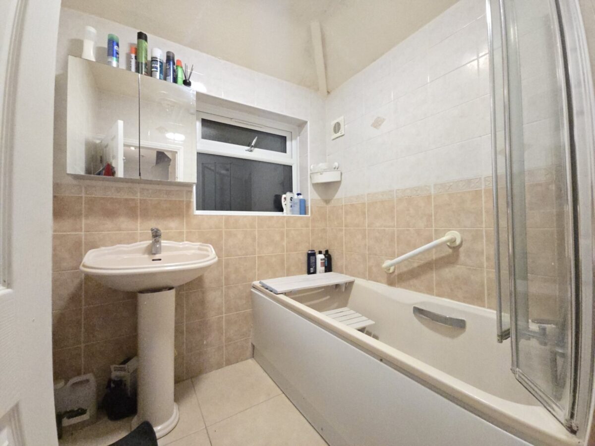 Wimborne Avenue, Hayes, UB4