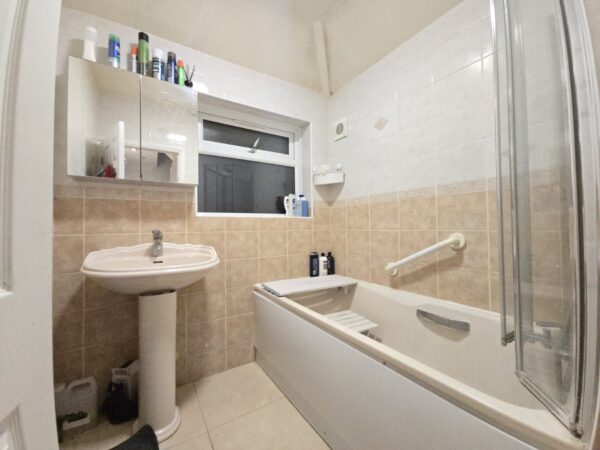 Wimborne Avenue, Hayes, UB4