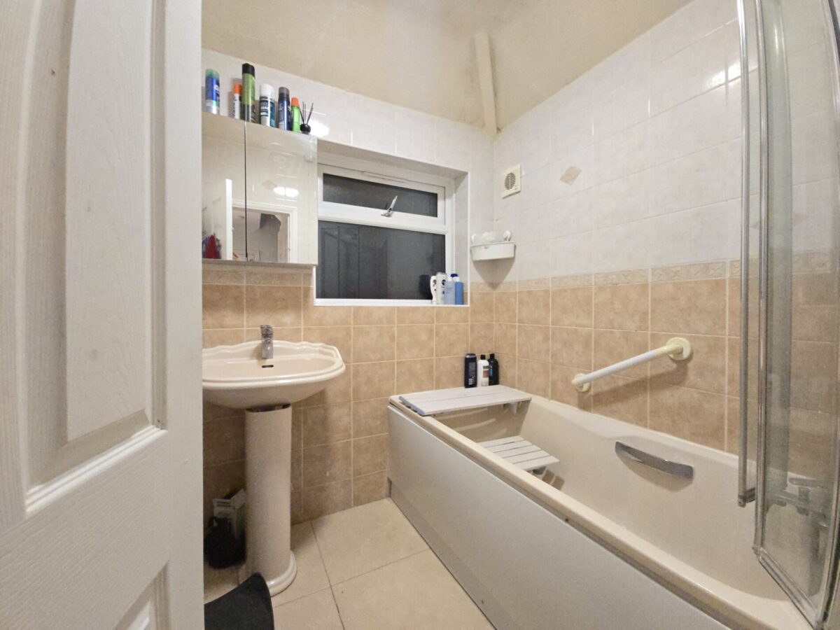 Wimborne Avenue, Hayes, UB4