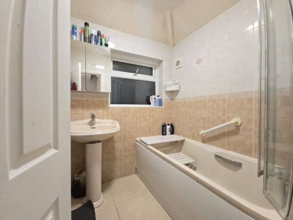 Wimborne Avenue, Hayes, UB4