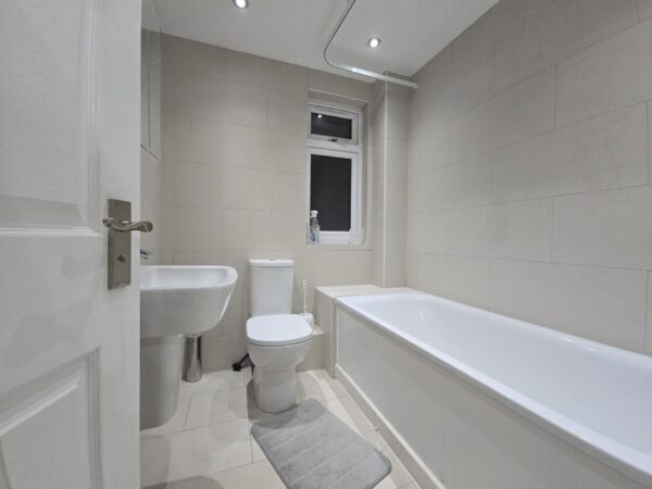 Uxbridge Road, Southall, UB1