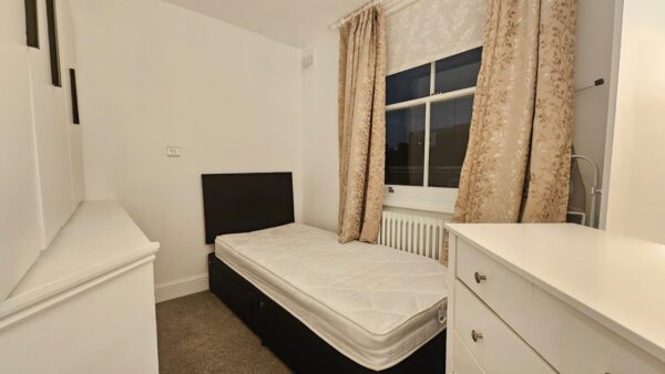 St Georges Square, London, SW1V