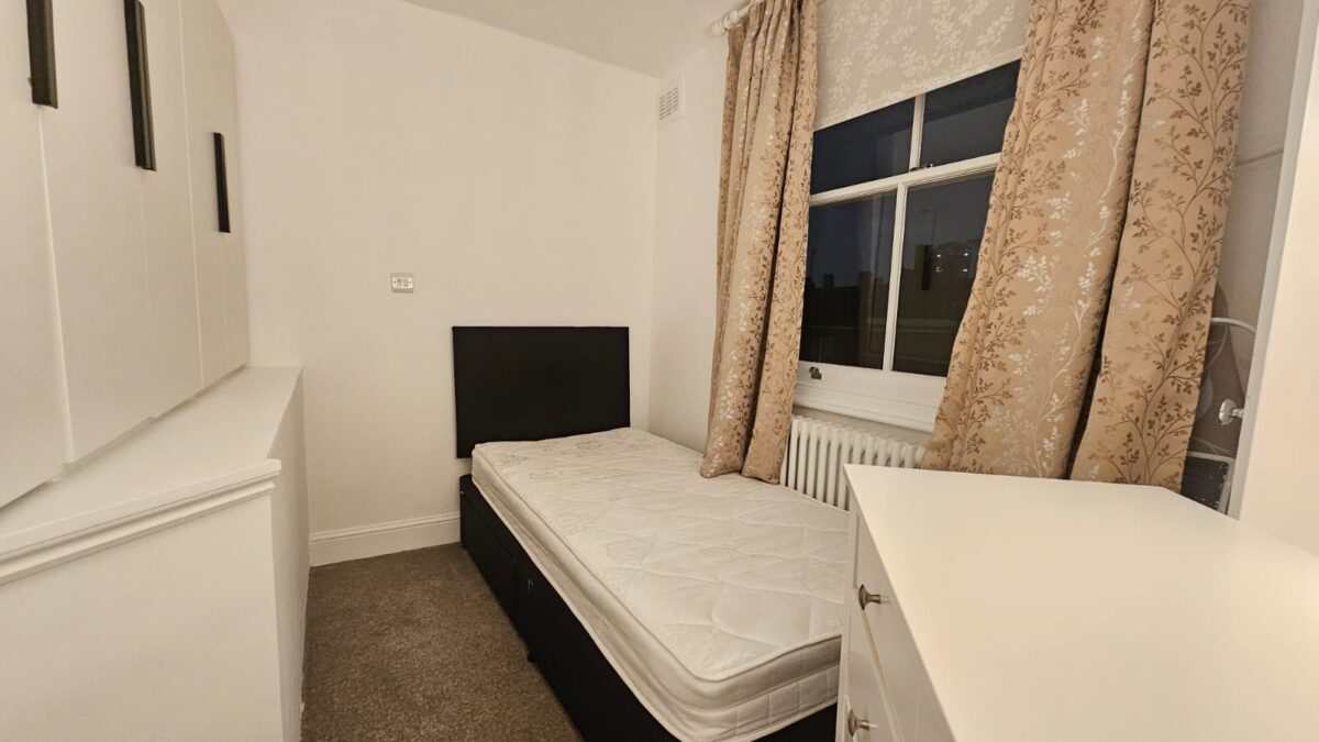 St Georges Square, London, SW1V