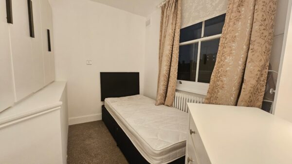 St Georges Square, London, SW1V