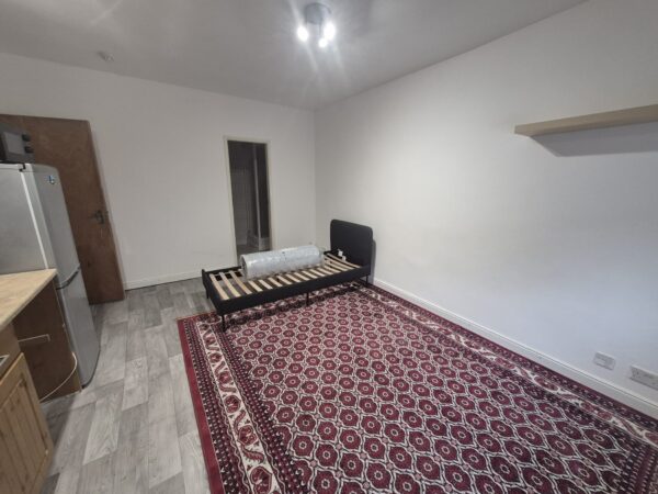 Wesley Avenue, London, Ealing, NW10